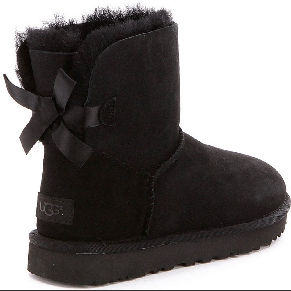 UGG Women’s Mini Bailey Bow II Weather Resistant Cold Weather Booties Black sz 6